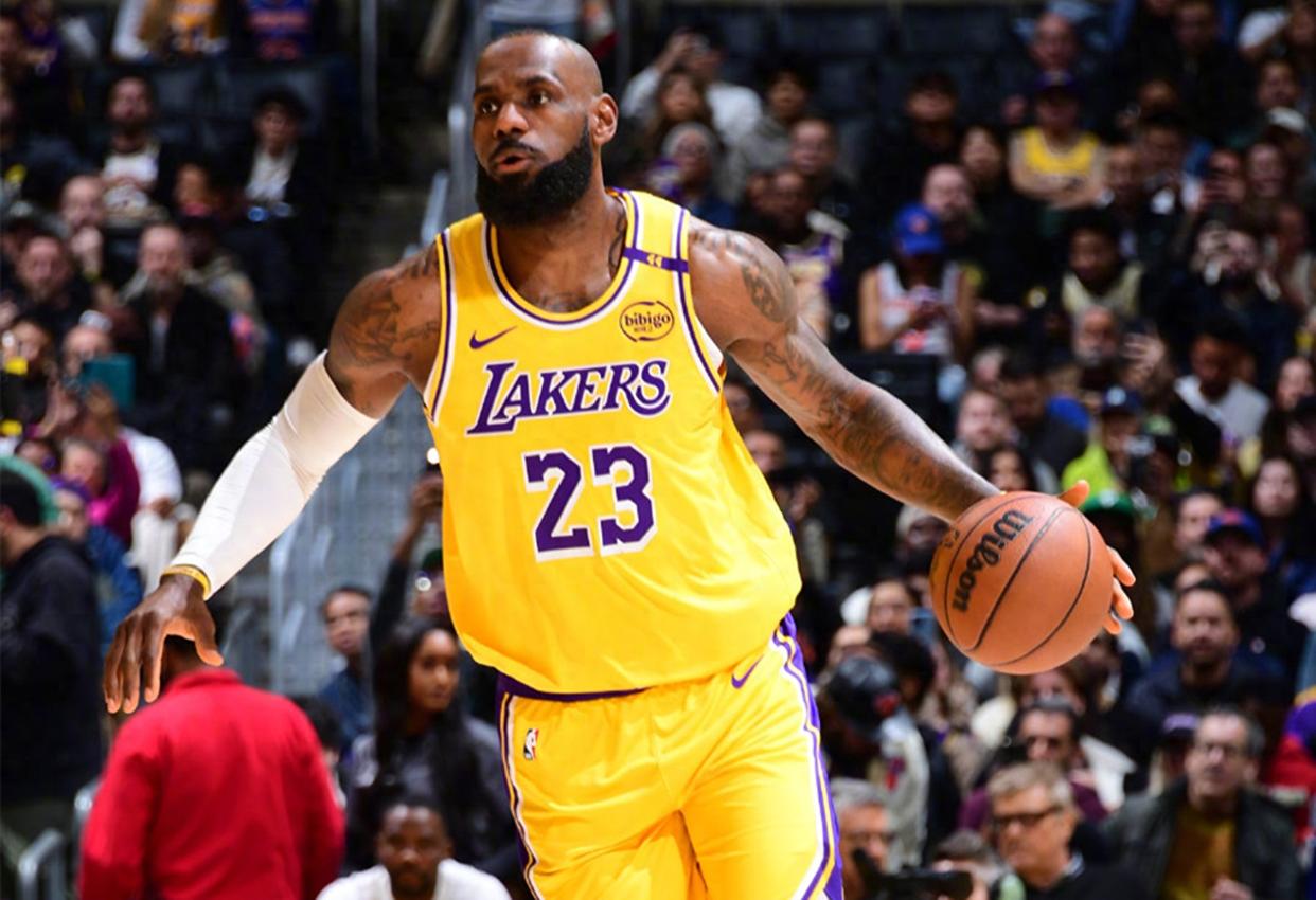 乐鱼app下载地址詹姆斯在美国队比赛中险胜，重返赛场引发热议！(詹姆斯在美国队比赛中险胜,重返赛场引发热议的是谁)