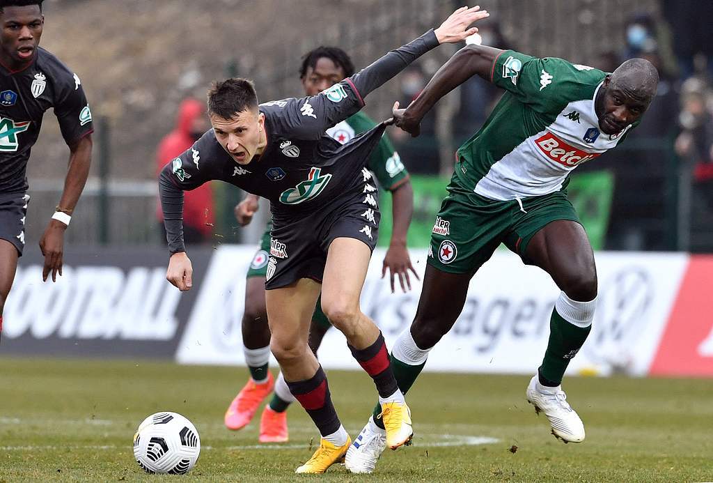 乐鱼app下载页关于赛前荷甲焦点战；阿斯顿维拉完成止住颓势；话题不断；阵容厚度经受考验的信息